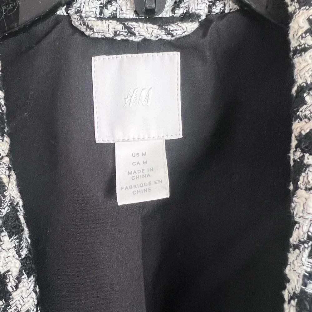 Women's Black and White Houndstooth Blazer - Picture 2 of 2